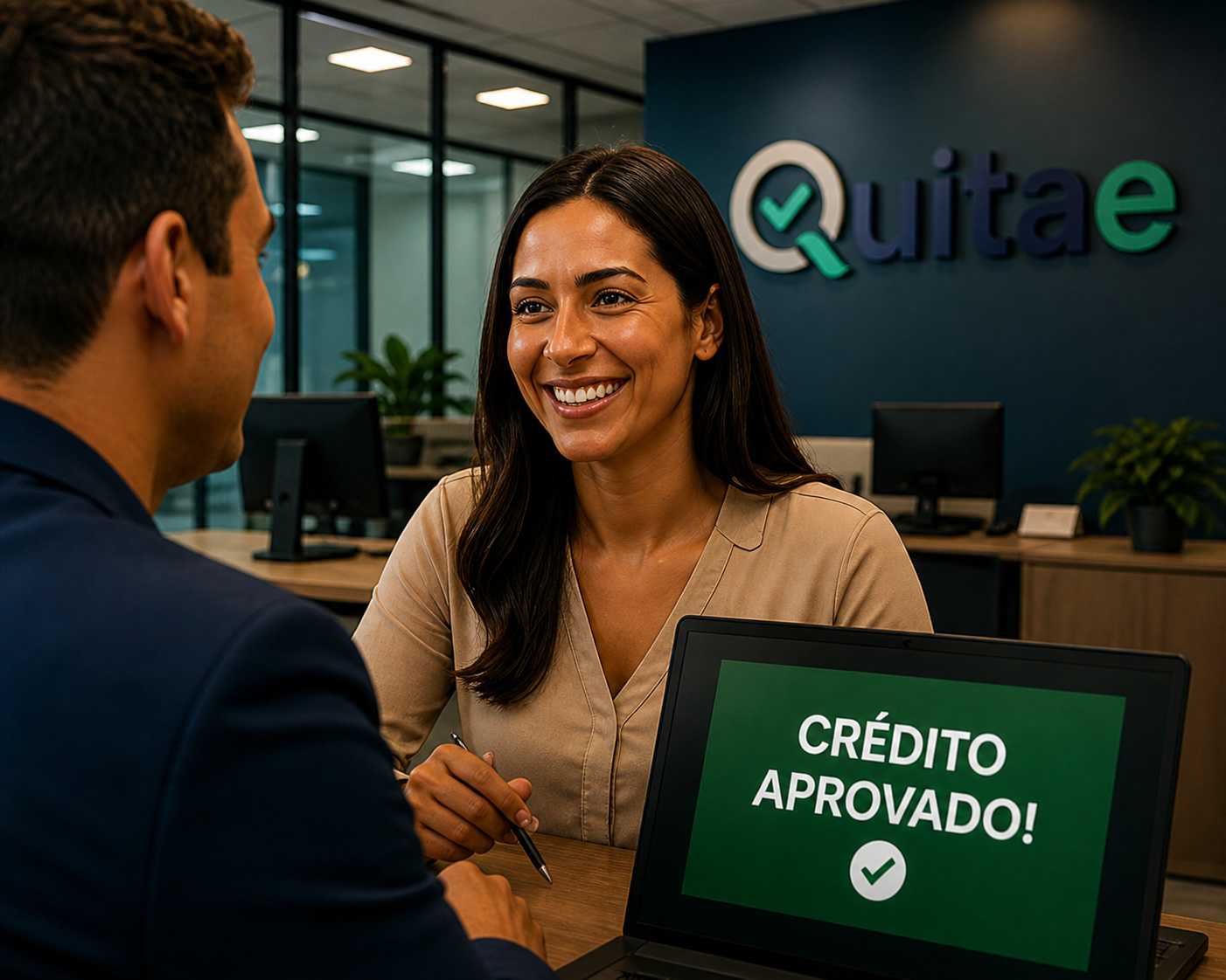 Mulher com aprovação de crédito